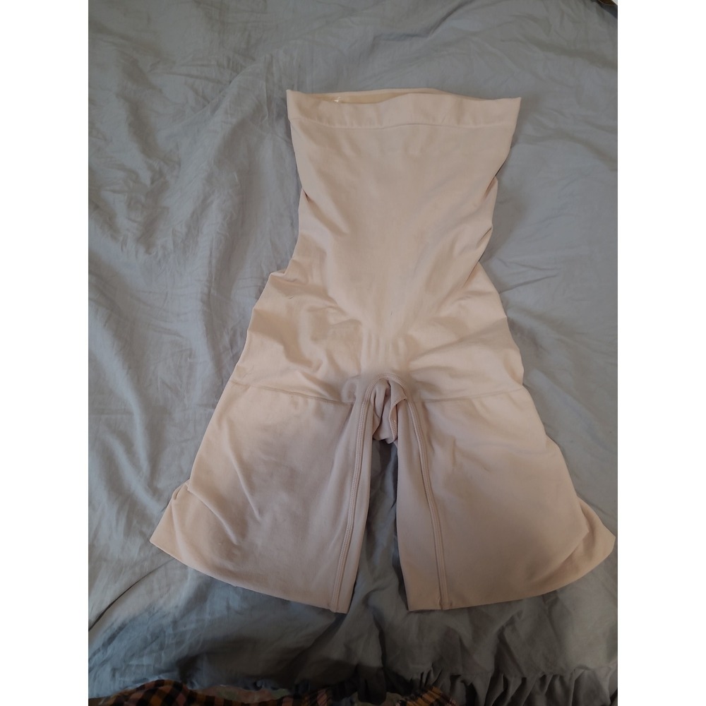 Spanx Women SZ M Mid Thigh High Waist Shaper Shorts Smoothing Slimming Intimates